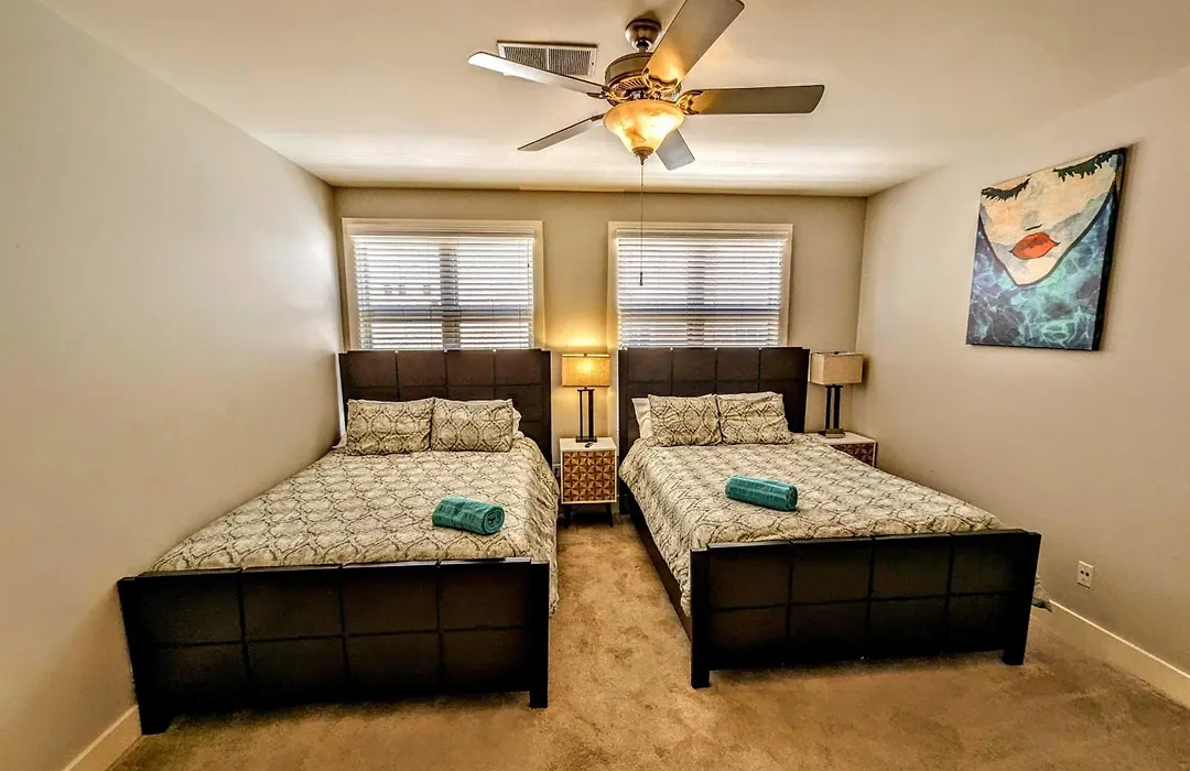 West End Townhome With 2 En-Suites And Free Private Parking-1