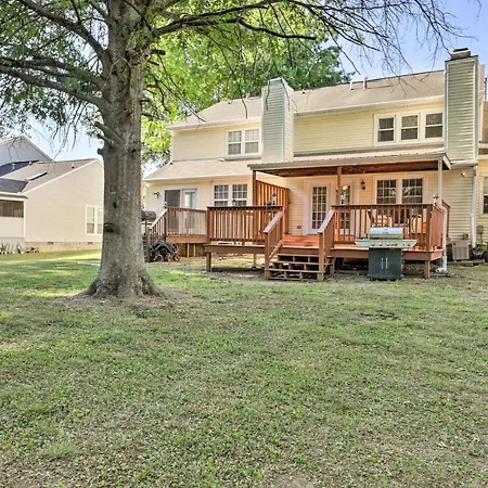 Modern Nashville Townhome: Large Yard & Deck!-2