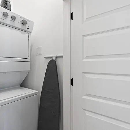 Tranquil Haven Close To Broadway With Free Parking-2