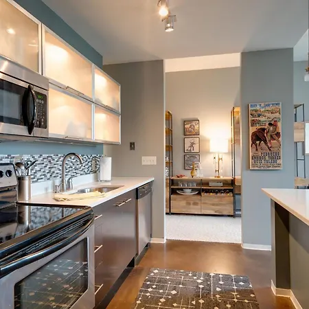 Smart, Stylish Music City Condo - Concierge, Restaurants, Gym, Rooftop Patio, Parking-3